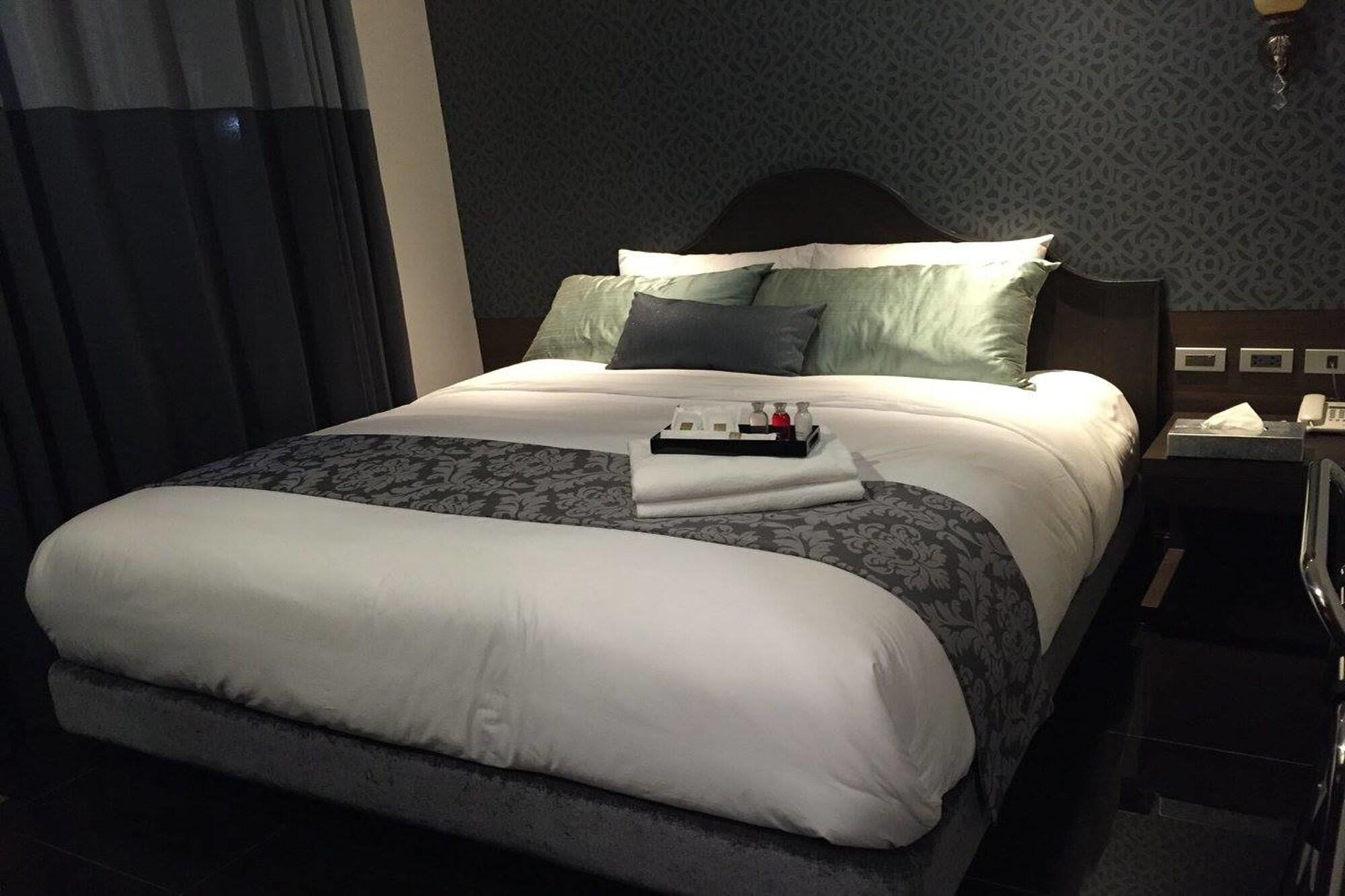 The Fah Silom Hotel Bangkok Ngoại thất bức ảnh
