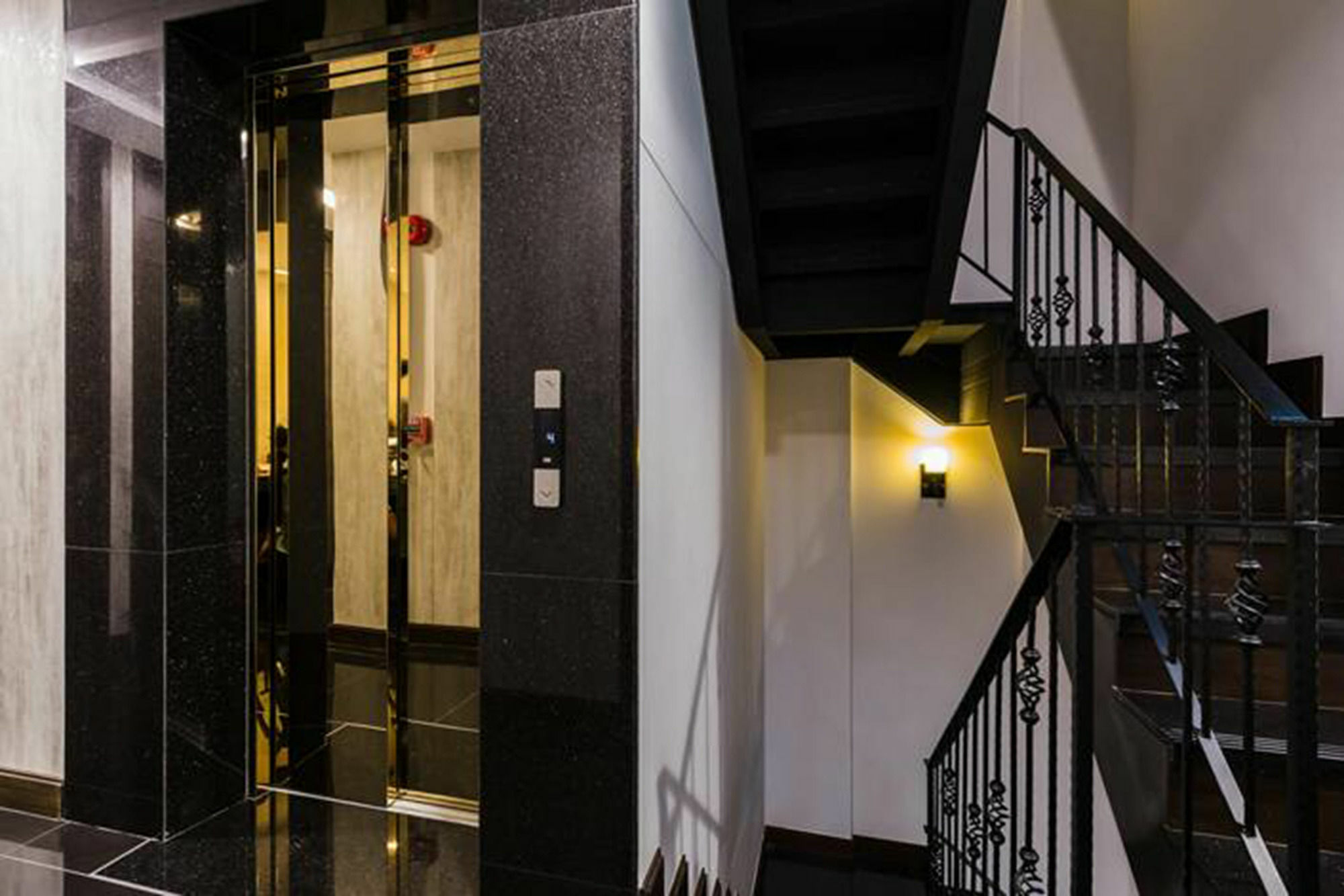 The Fah Silom Hotel Bangkok Ngoại thất bức ảnh