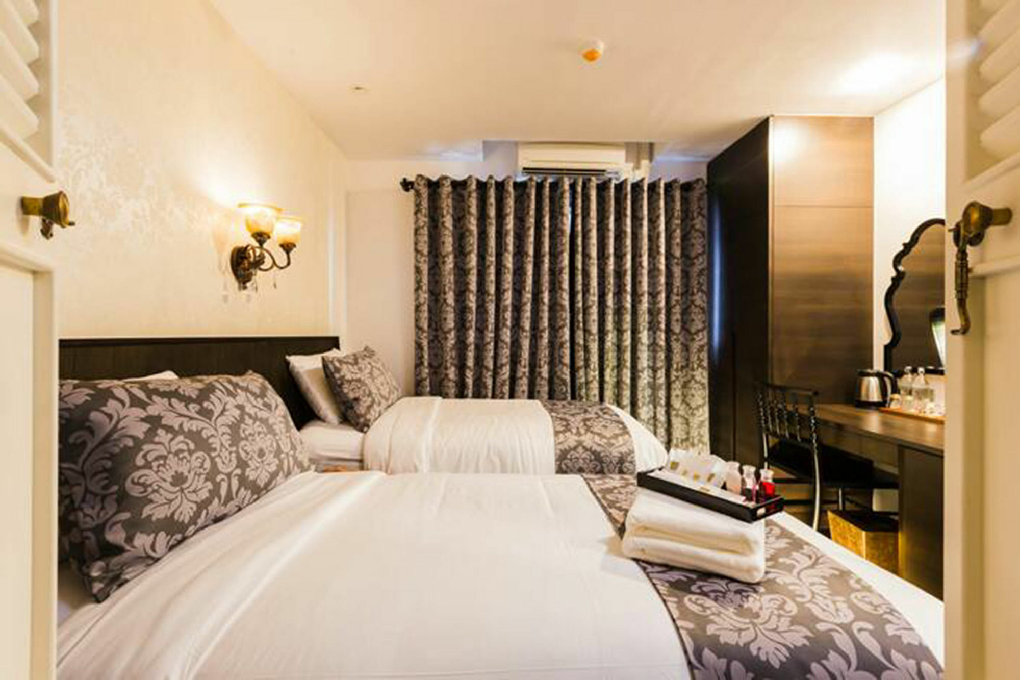 The Fah Silom Hotel Bangkok Ngoại thất bức ảnh